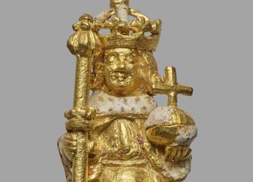 A gold figure of King Henry VI holding a sceptre and orb